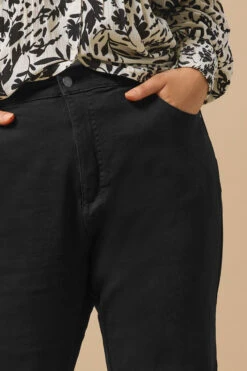 EVANS Curve Fit Black Straight Leg Jeans 11 EVANS Curve Fit Black Straight Leg Jeans -Evans Boutique 43b4491d 3116 40 615035 D