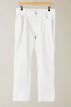 EVANS Curve White Denim Straight Leg Jeans -Evans Boutique 4425d853 13ff 44 616084 P