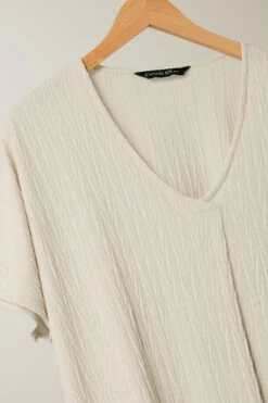 EVANS Curve Cream Plisse Pleat Front Top -Evans Boutique 449f778d b97e 47 615858 P1