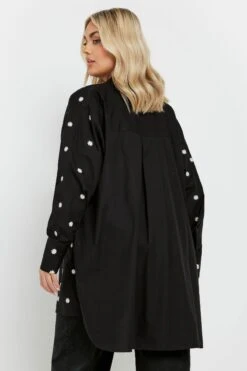 YOURS - Chemisier Noir Brodé Pâquerettes 12 YOURS - Chemisier Noir Brodé Pâquerettes -Evans Boutique 44d29dc5 af1c 40 330627 C