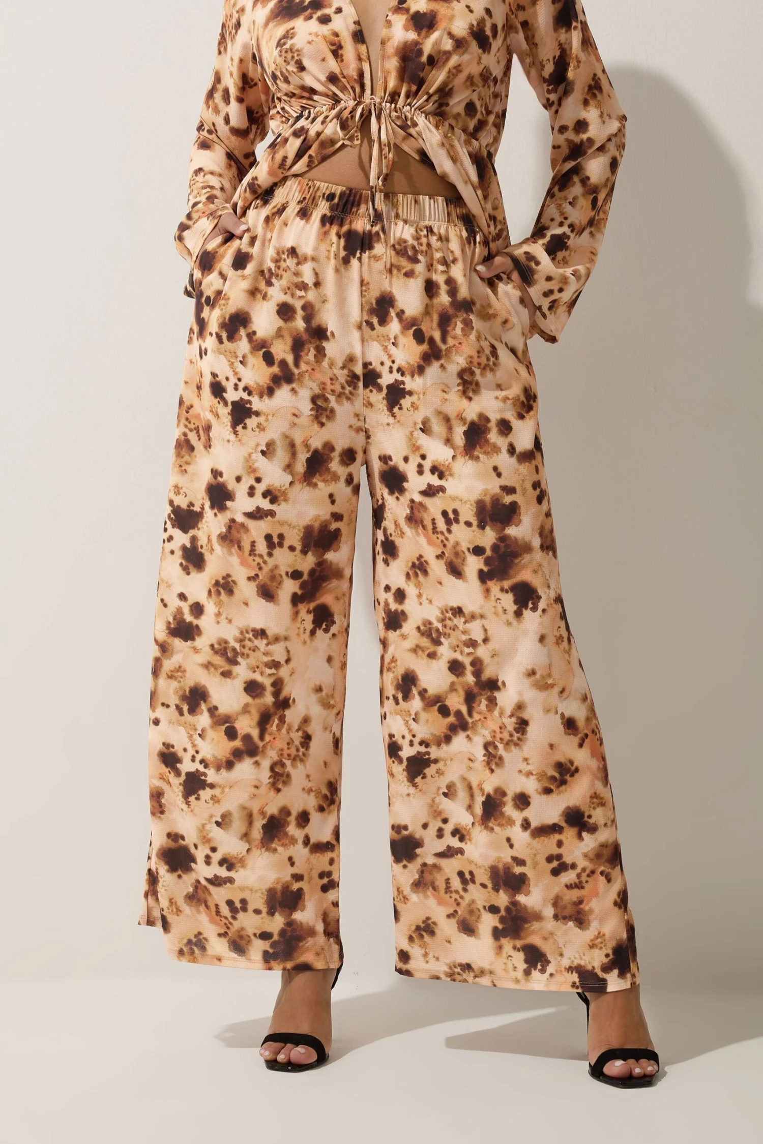 LIMITED COLLECTION - Pantalon Wide Leg Marron Tâcheté Abstrait 4 LIMITED COLLECTION - Pantalon Wide Leg Marron Tâcheté Abstrait – Image 2