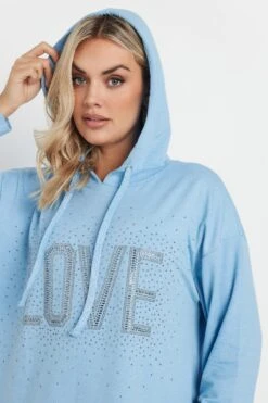 YOURS - Robe-Pull Bleue Ciel à Capuche Strass 'Love' -Evans Boutique 47546edc afb4 41 302216 B
