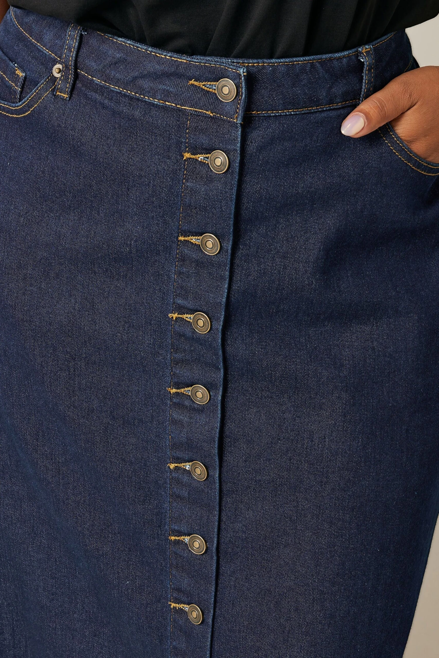 EVANS Curve Indigo Blue Button Through Denim Maxi Skirt 5 EVANS Curve Indigo Blue Button Through Denim Maxi Skirt – Image 3