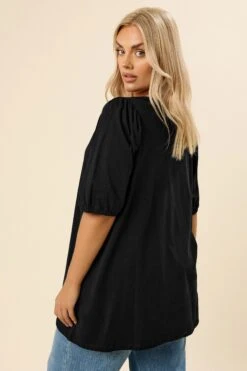 YOURS - Top Noir Design Floral Brodé Manches Bouffantes -Evans Boutique 48708c7f 4f8f 47 322364 C