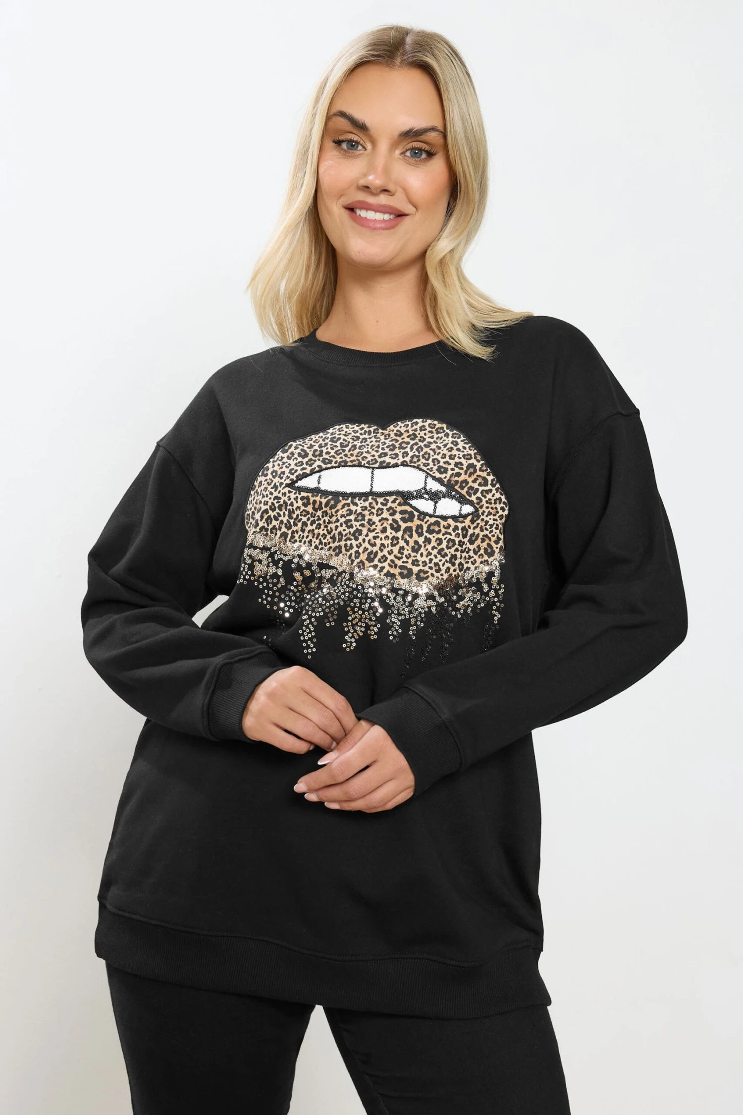 YOURS Curve Sweat-shirt Noir à Paillettes Et Lèvres Léopard 3 YOURS Curve Sweat-shirt Noir à Paillettes Et Lèvres Léopard
