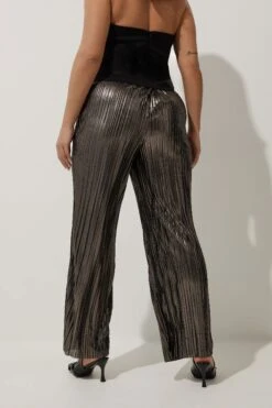 LIMITED COLLECTION - Pantalon Métallique Plissé Marron Coupe Wide Leg 11 LIMITED COLLECTION - Pantalon Métallique Plissé Marron Coupe Wide Leg -Evans Boutique 48e77fcd 5b10 48 216297 C