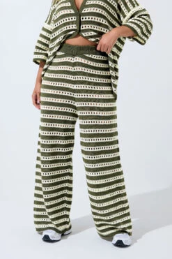 LIMITED COLLECTION Pantalon Large En Crochet à Rayures Vertes Et Blanches 8 LIMITED COLLECTION Pantalon Large En Crochet à Rayures Vertes Et Blanches -Evans Boutique 49218289 0425 4a 216908 A