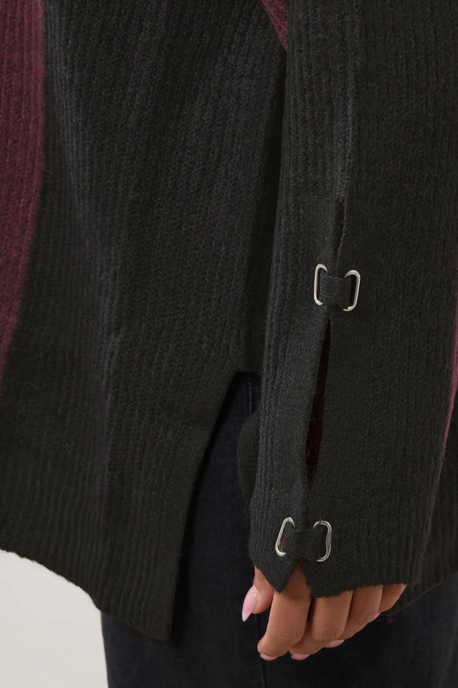 YOURS - Pull Bicolore Noir & Bordeaux 6 YOURS - Pull Bicolore Noir & Bordeaux – Image 4