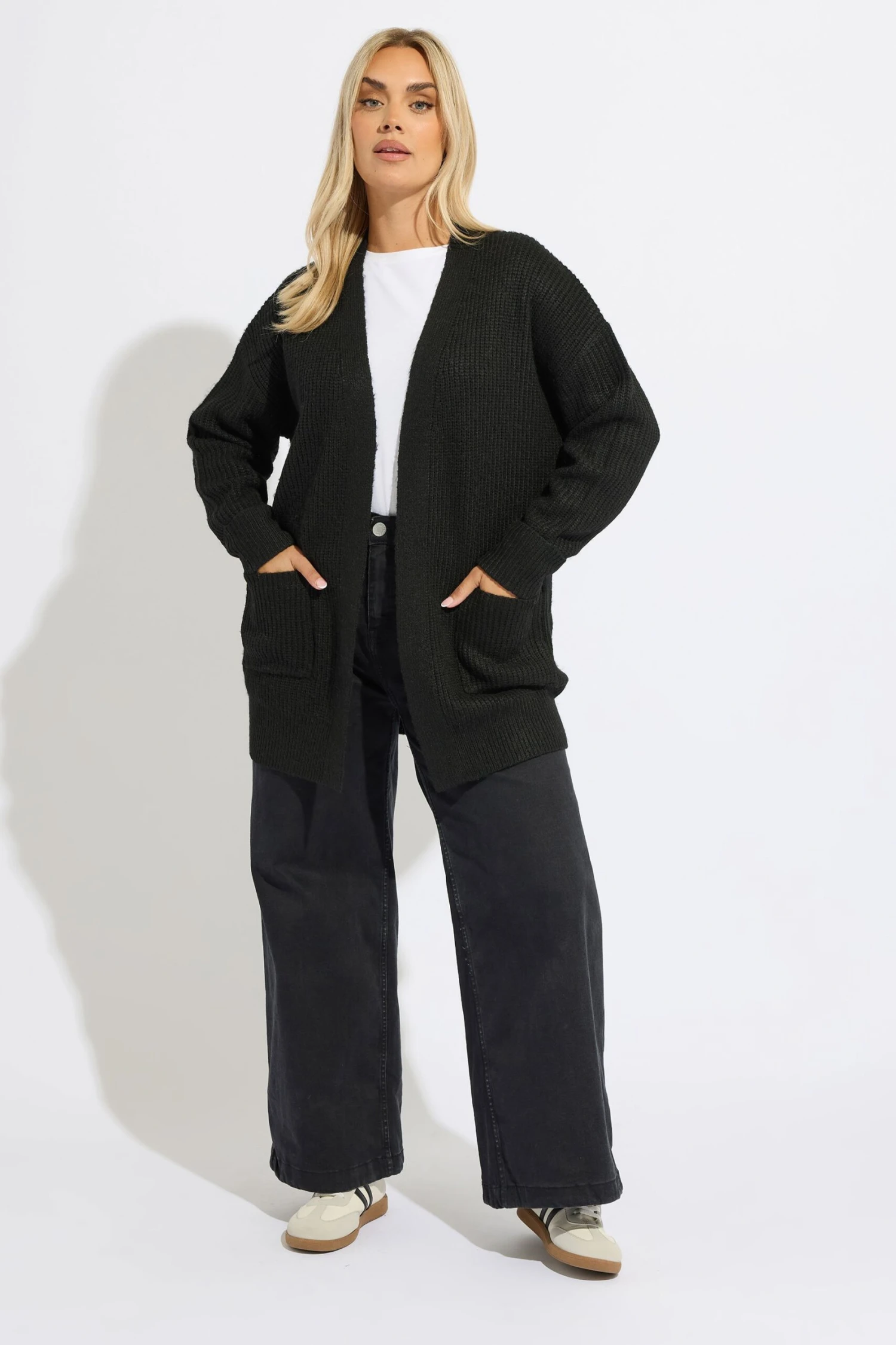 YOURS Curve Cardigan Noir En Maille Douce Au Toucher 4 YOURS Curve Cardigan Noir En Maille Douce Au Toucher – Image 2