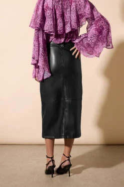 STAR Black Faux Leather Zip Detail Skirt 9 STAR Black Faux Leather Zip Detail Skirt -Evans Boutique 4a91ec0a 214a 40 110637 E