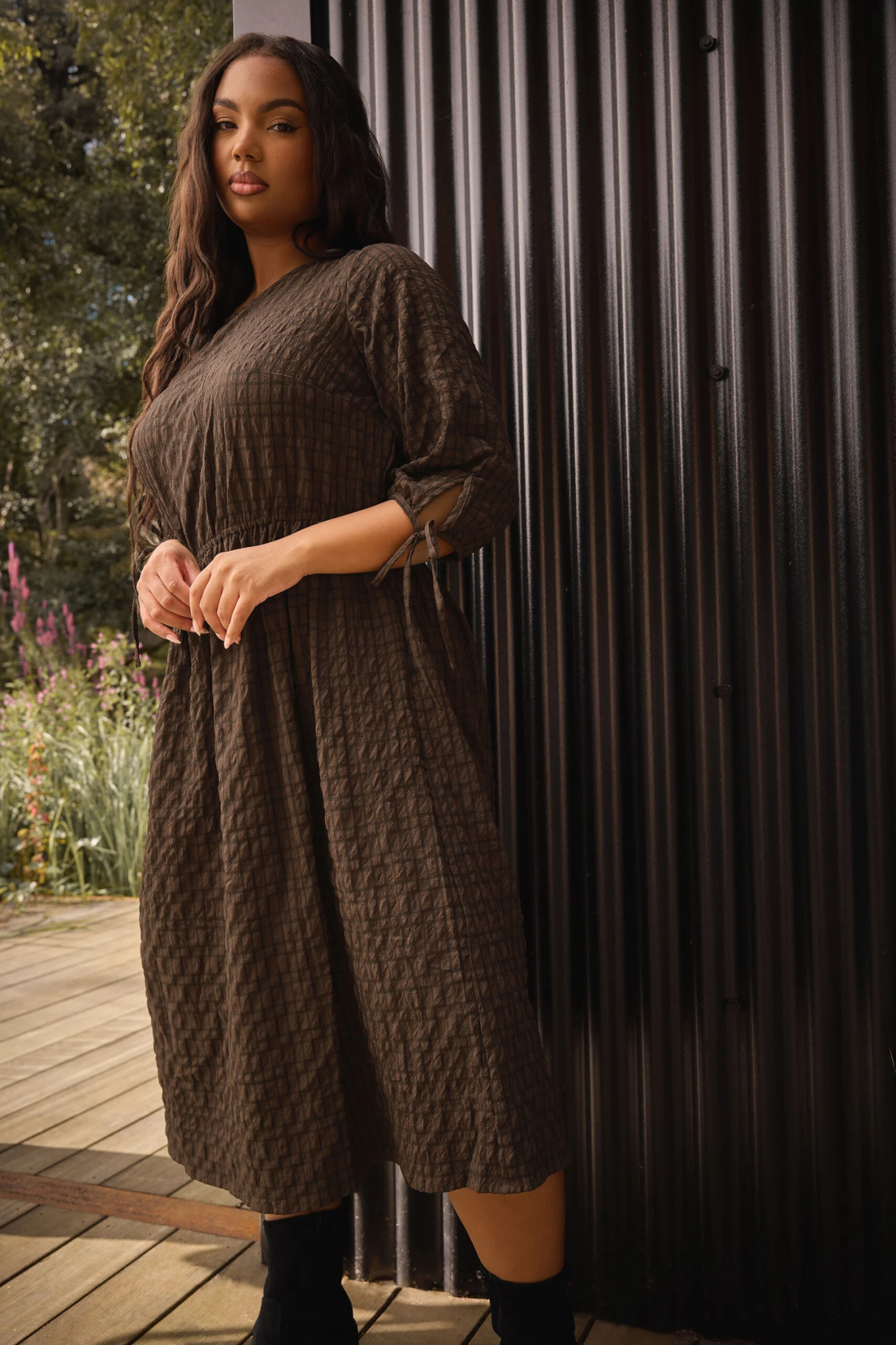 YOURS - Robe Mi-longue Texturée à Carreaux Marron Chocolat 7 YOURS - Robe Mi-longue Texturée à Carreaux Marron Chocolat – Image 5