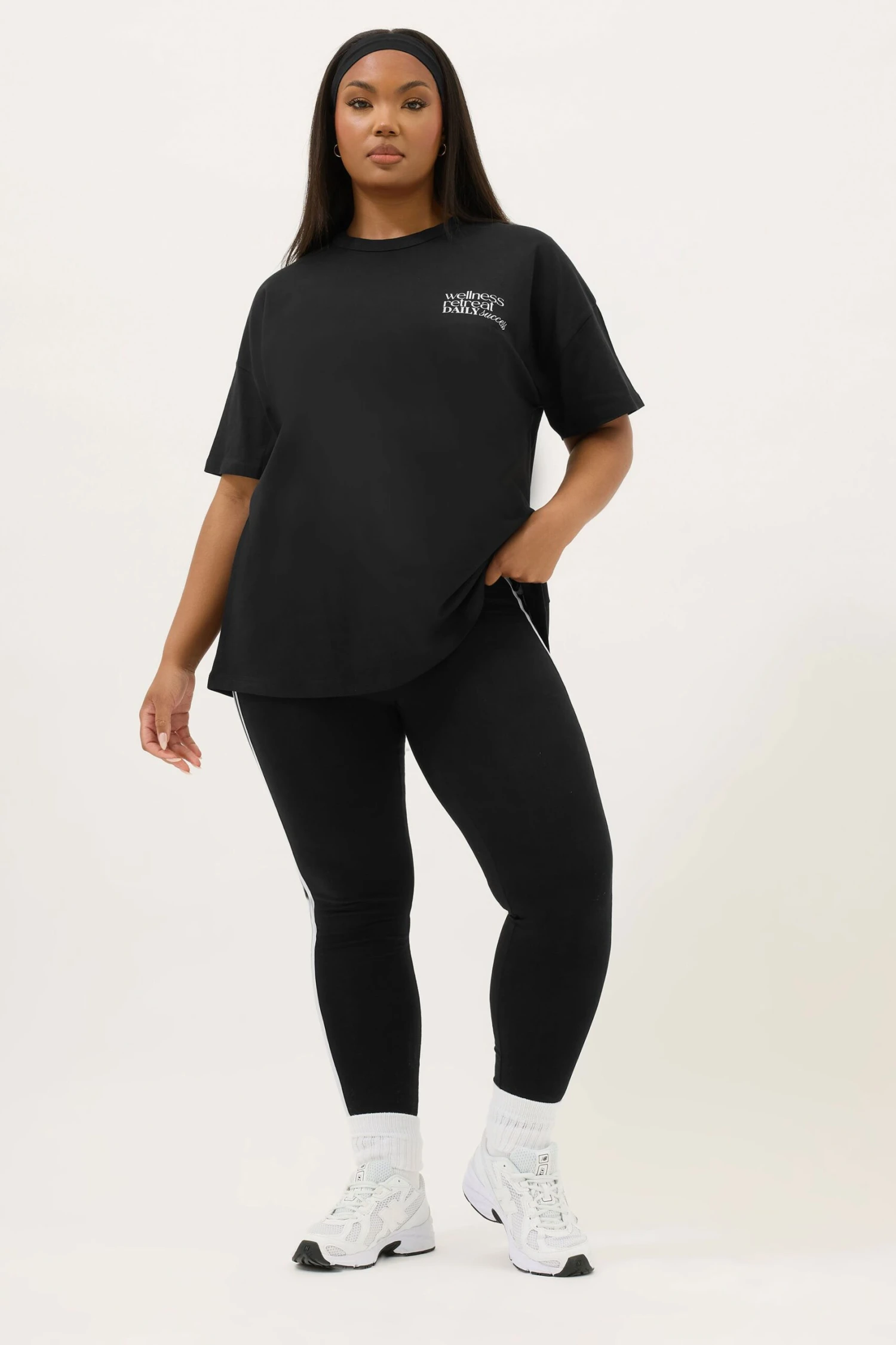 YOURS ACTIVE - Top Noir Oversize 'Wellness Retreat' 4 YOURS ACTIVE - Top Noir Oversize 'Wellness Retreat' – Image 2