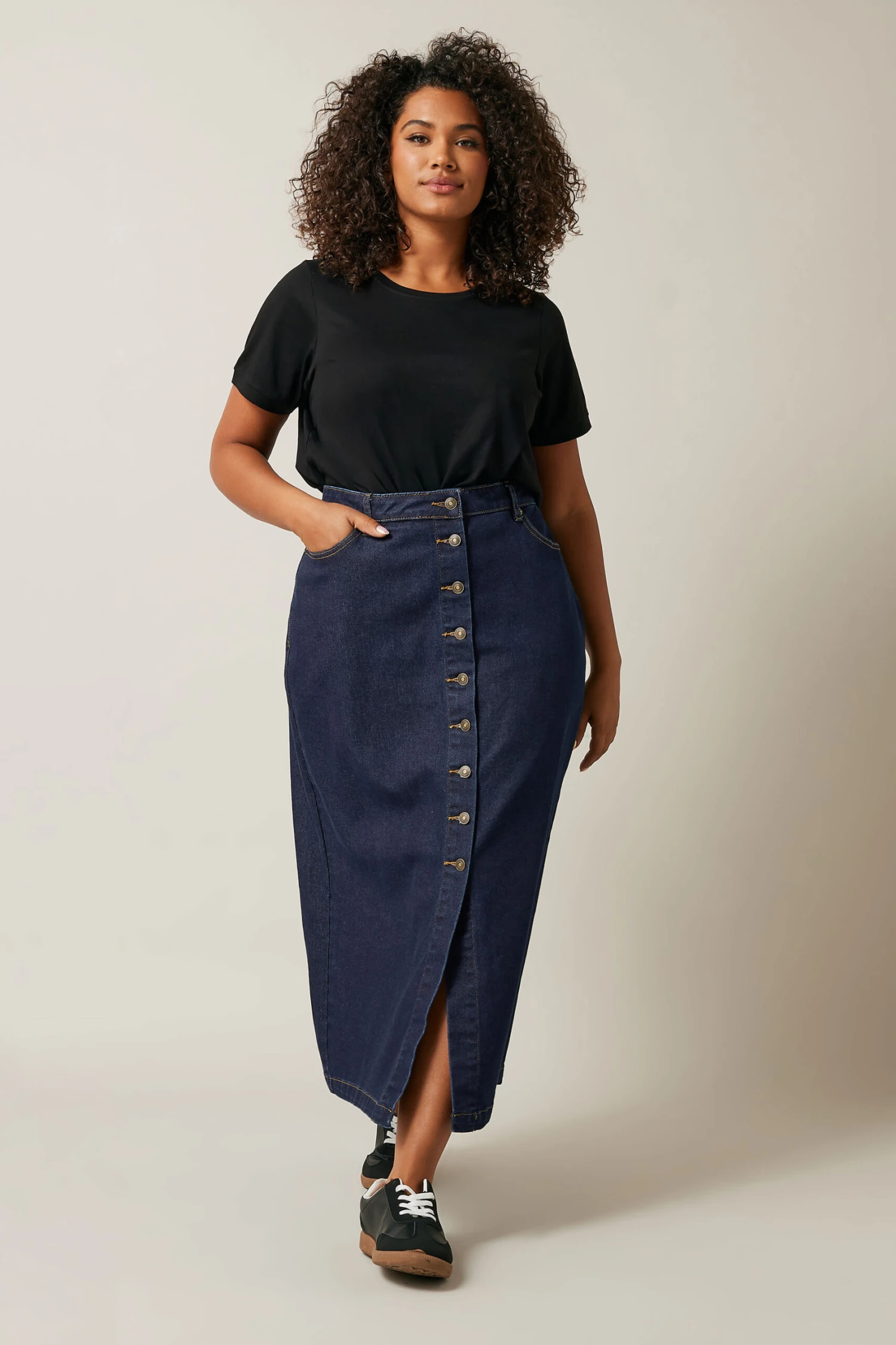 EVANS Curve Indigo Blue Button Through Denim Maxi Skirt 4 EVANS Curve Indigo Blue Button Through Denim Maxi Skirt – Image 2