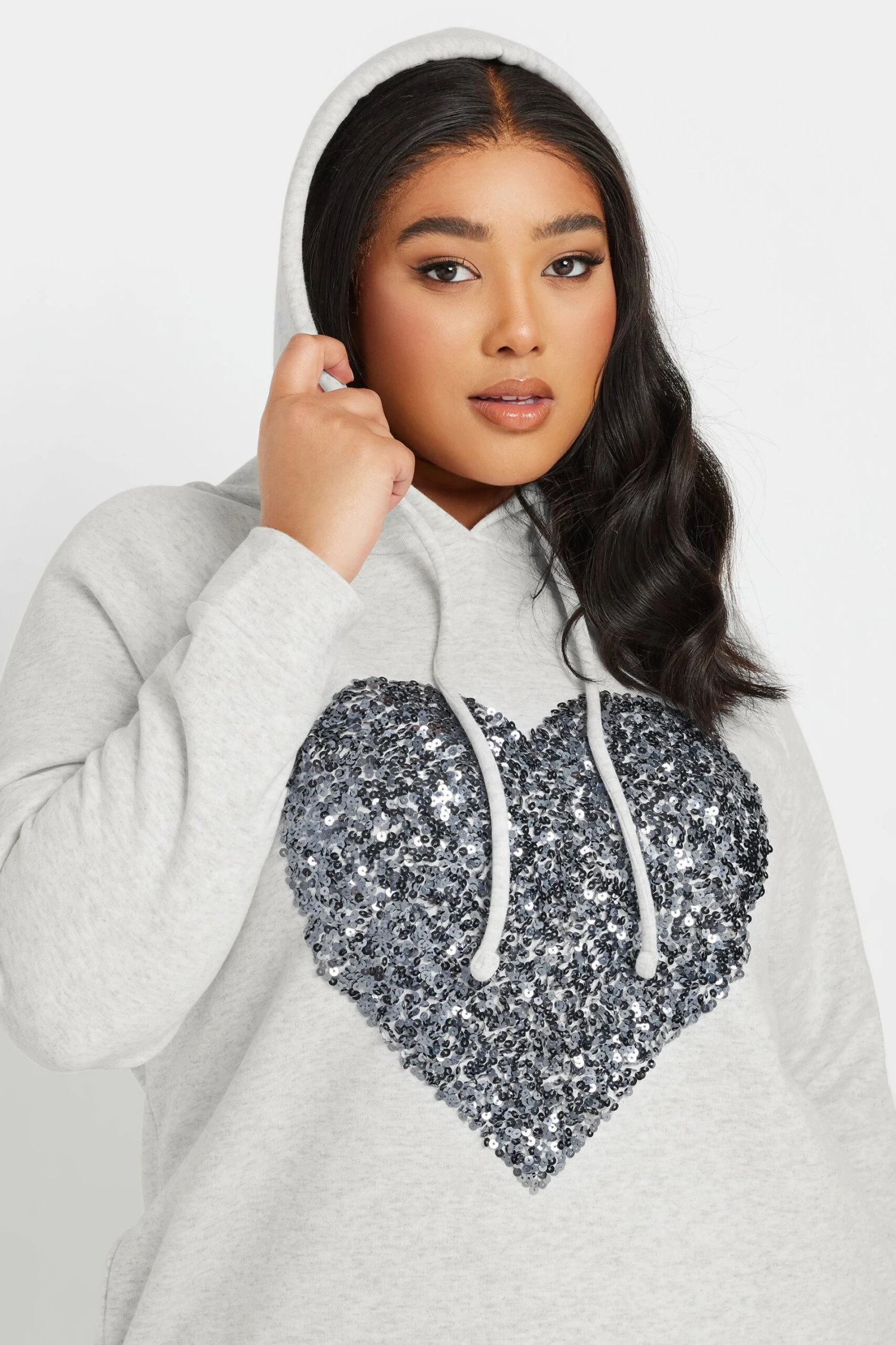 YOURS - Robe-Pull Grise Empiècement Sequins à Capuche 4 YOURS - Robe-Pull Grise Empiècement Sequins à Capuche – Image 2