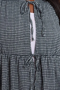 YOURS - Top Noir à Carreaux Ficelles & Noeuds 10 YOURS - Top Noir à Carreaux Ficelles & Noeuds -Evans Boutique 4cb273be 8928 46 322697 D