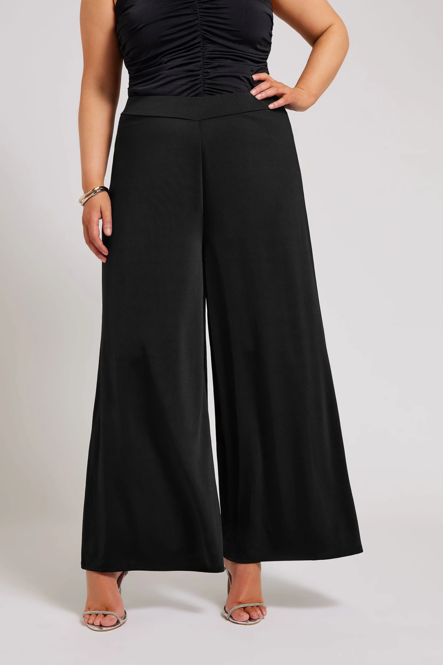 YOURS LONDON - Pantalon Noir Satiné Coupe Wide Leg 3 YOURS LONDON - Pantalon Noir Satiné Coupe Wide Leg