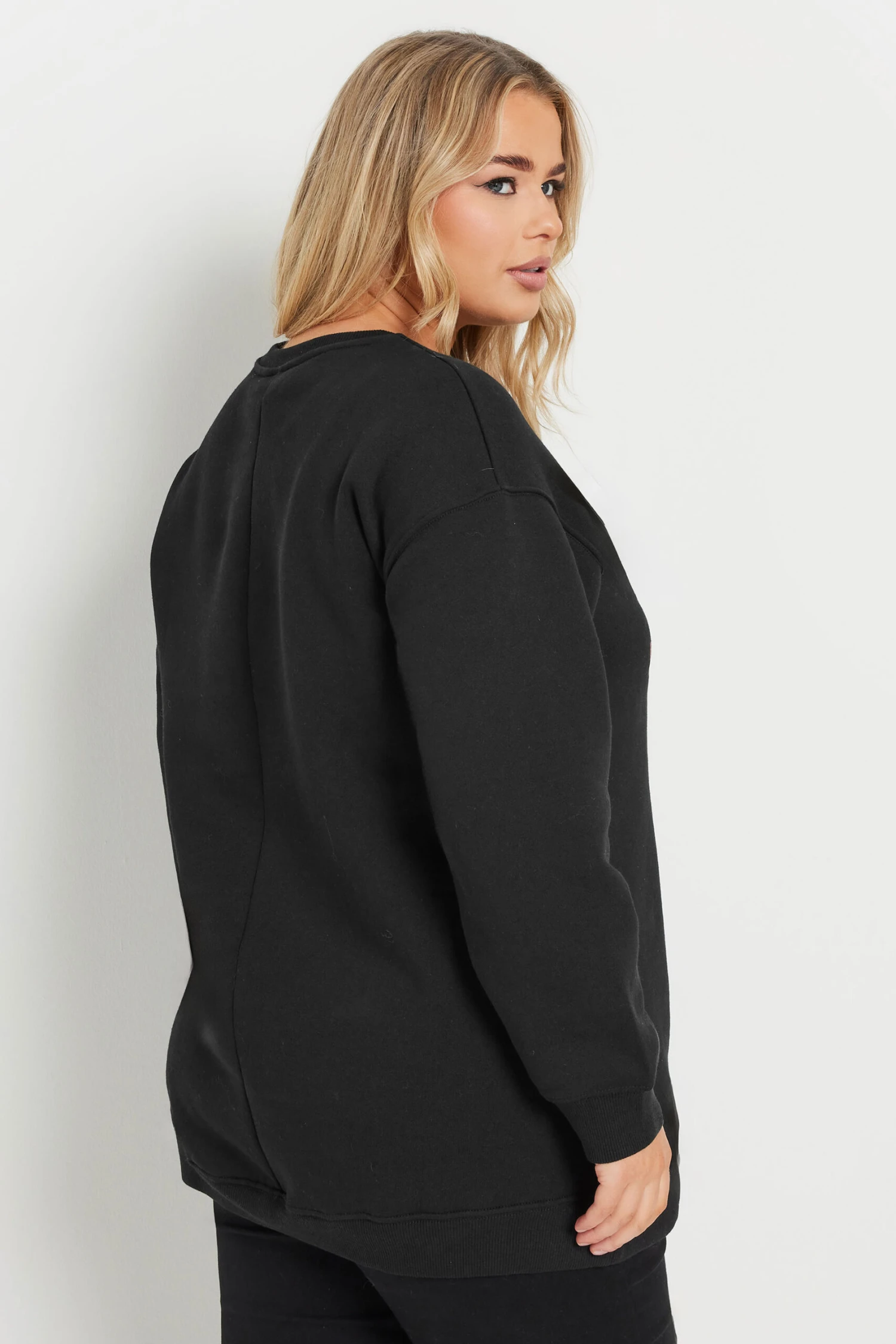 Sweat-shirt Noir à Imprimé Renne YOURS Curve « Let It Snow » 5 Sweat-shirt Noir à Imprimé Renne YOURS Curve « Let It Snow » – Image 3