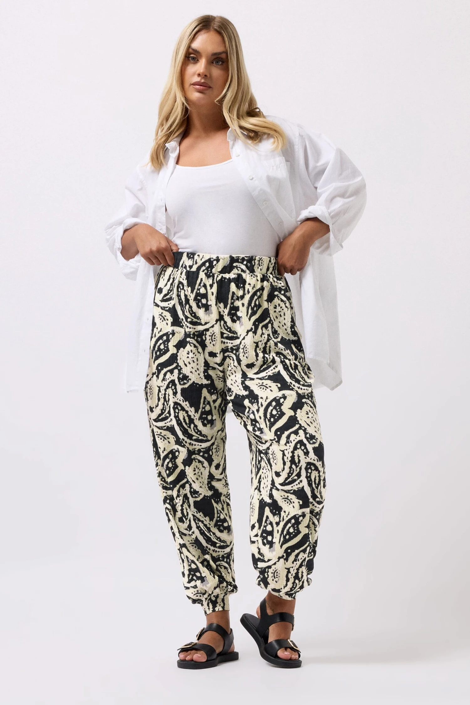 YOURS Curve Pantalon Sarouel à Revers Noir à Motif Cachemire 4 YOURS Curve Pantalon Sarouel à Revers Noir à Motif Cachemire – Image 2