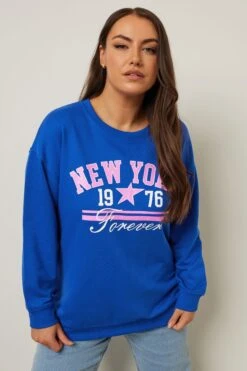 YOURS - Sweatshirt Bleu Roi 'New York' Manches Longues -Evans Boutique 5054ced7 8d65 49 304045 B