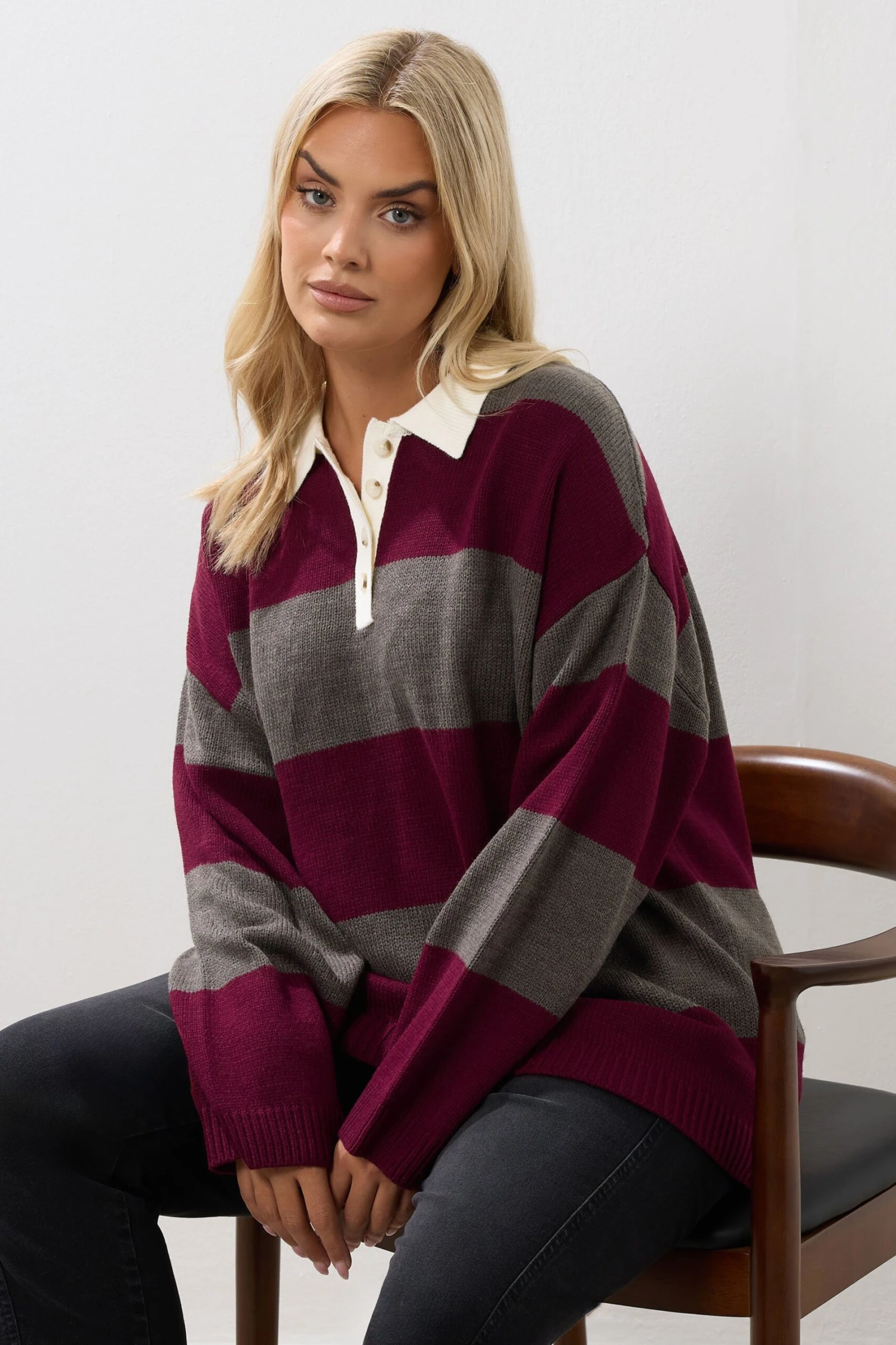 YOURS Curve Pull Col Rugby à Rayures Rouges 3 YOURS Curve Pull Col Rugby à Rayures Rouges