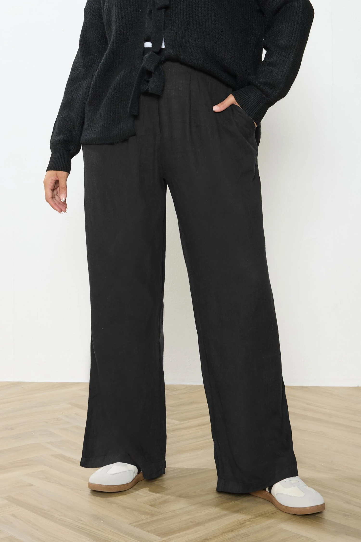 YOURS Curve Pantalon Noir En Lin à Plis Sur Le Devant 3 YOURS Curve Pantalon Noir En Lin à Plis Sur Le Devant