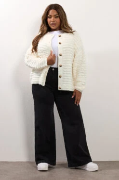 YOURS Curve Cardigan En Maille Bouclée épaisse Blanc Ivoire 12 YOURS Curve Cardigan En Maille Bouclée épaisse Blanc Ivoire -Evans Boutique 513b91ae c7bf 4a 280698 C