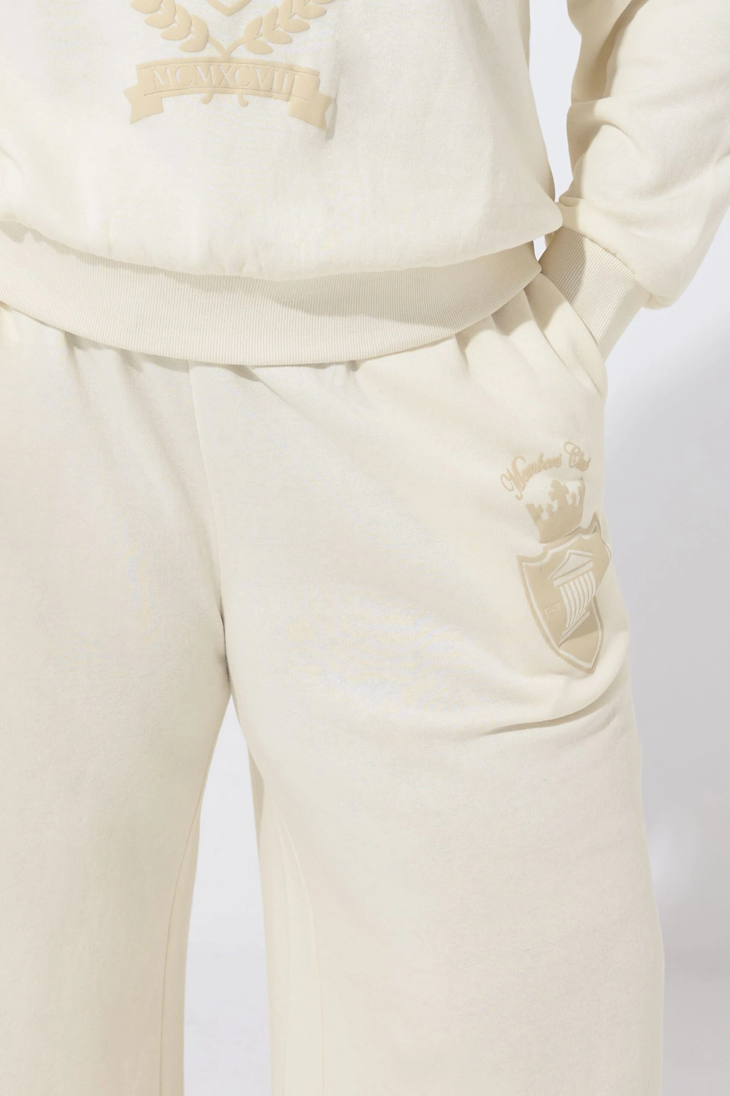LIMITED COLLECTION Pantalon De Jogging à Jambe Large Curve Cream « New York » 6 LIMITED COLLECTION Pantalon De Jogging à Jambe Large Curve Cream « New York » – Image 4
