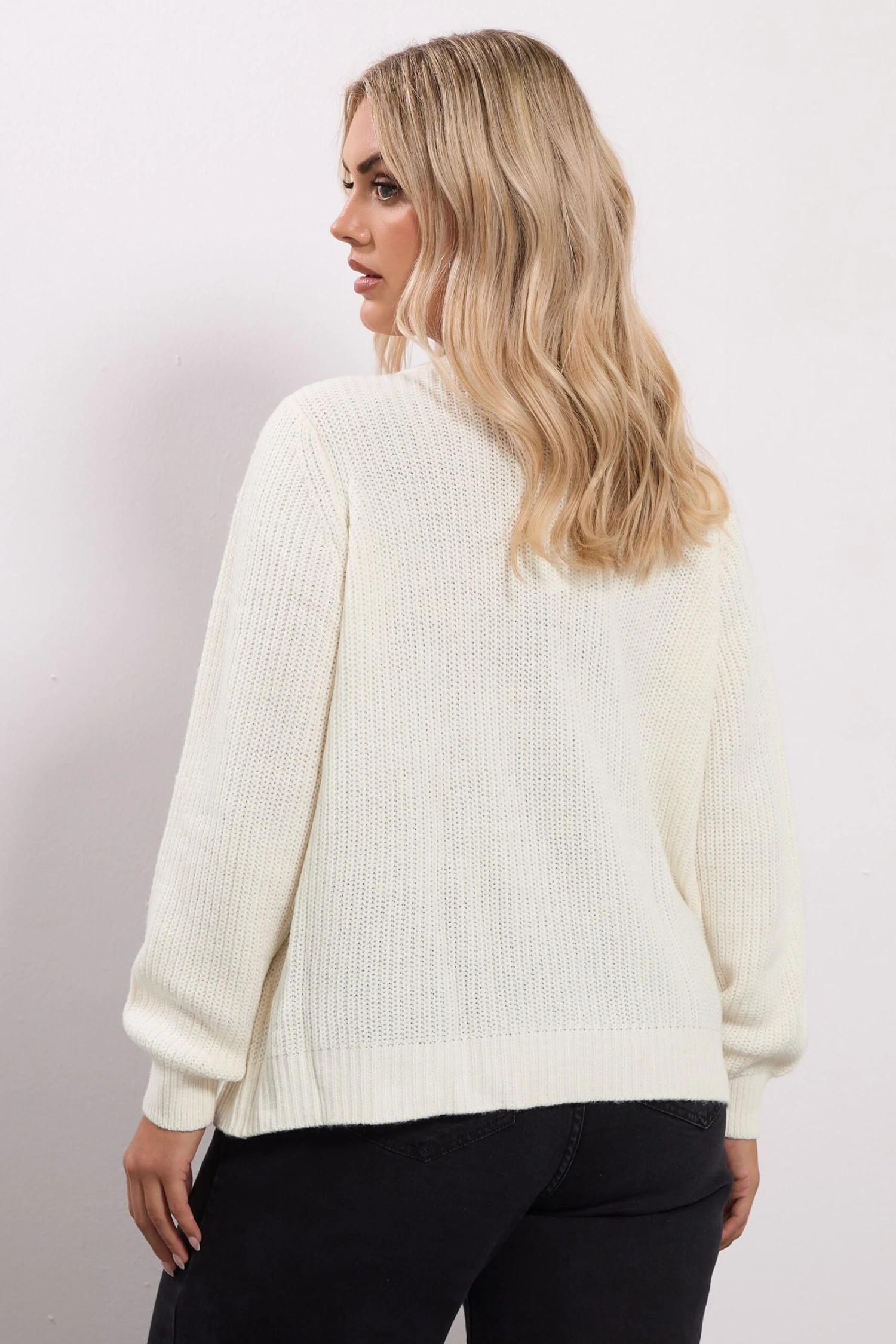 YOURS Curve Cardigan En Satin Blanc Ivoire Avec Nœud Sur Le Devant 5 YOURS Curve Cardigan En Satin Blanc Ivoire Avec Nœud Sur Le Devant – Image 3