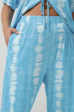 LIMITED COLLECTION - Pantalon Wide Leg Bleu Ciel Tie & Dye -Evans Boutique 52c4a48d a841 47 216617 D