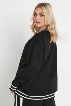 YOURS - Sweatshirt Noir & Blanc Contrasté 'Les Archives' 9 YOURS - Sweatshirt Noir & Blanc Contrasté 'Les Archives' -Evans Boutique 530a2155 2b3c 46 126666 C