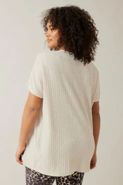 EVANS Curve Cream Plisse Pleat Front Top -Evans Boutique 533b4414 29b9 48 615858 C