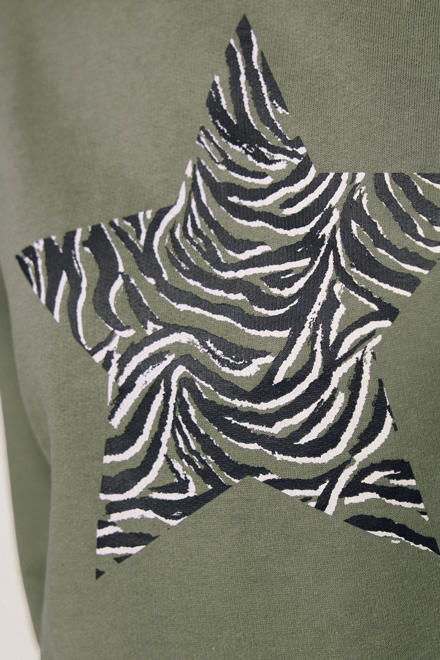 M&Co Khaki Green Zebra Star Print Sweatshirt 6 M&Co Khaki Green Zebra Star Print Sweatshirt – Image 4