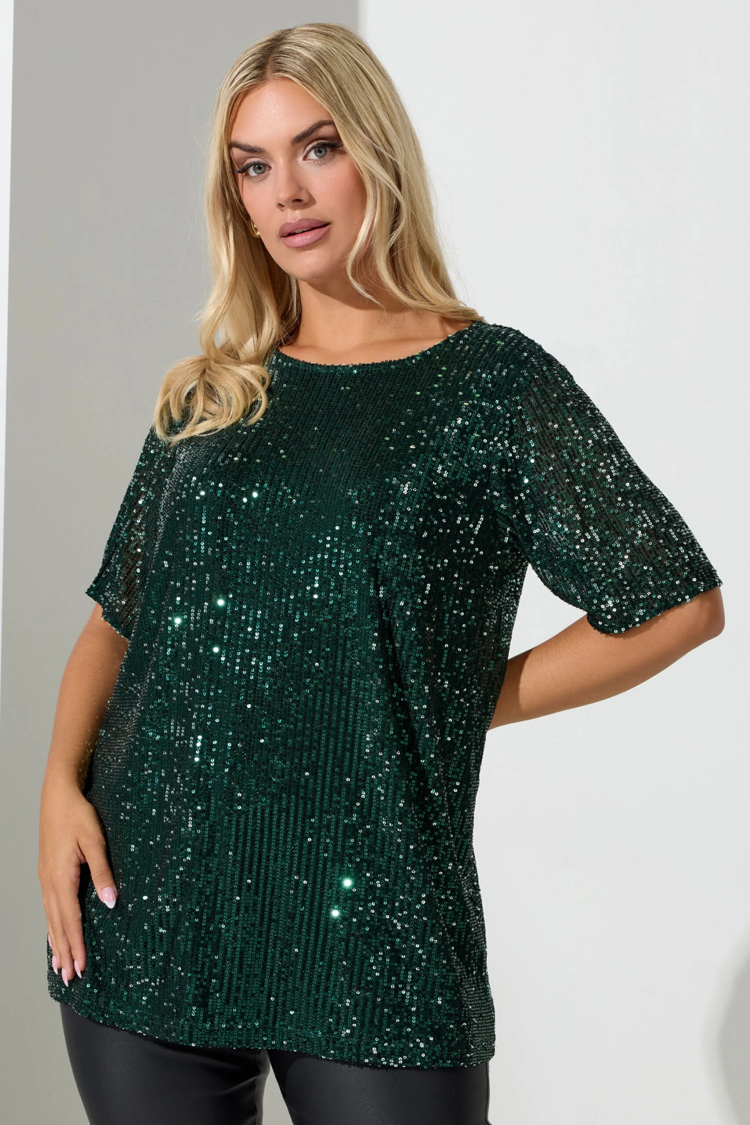 YOURS LONDON - Top Vert Émeraude Manches Courtes Volanté à Sequins 3 YOURS LONDON - Top Vert Émeraude Manches Courtes Volanté à Sequins