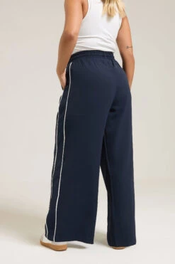 YOURS Curve Pantalon Large à Rayures Latérales Bleu Marine -Evans Boutique 545e7c9a f5c6 46 310244 C