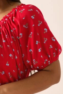 YOURS Curve Robe Longue Rouge à Petites Fleurs Et Col Noué 10 YOURS Curve Robe Longue Rouge à Petites Fleurs Et Col Noué -Evans Boutique 54683a3d f673 44 270306 D