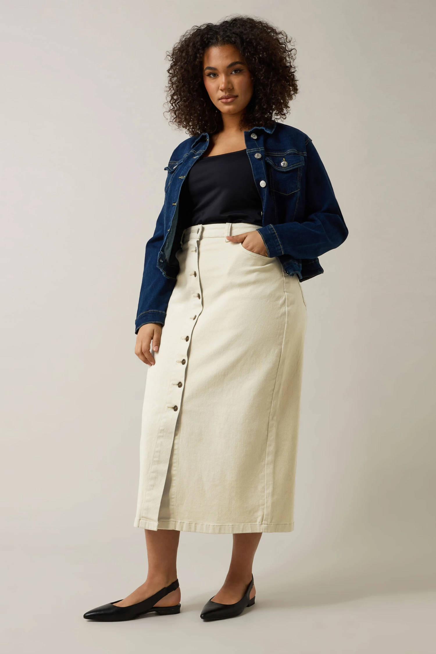 EVANS Curve Cream Button Through Denim Maxi Skirt 7 EVANS Curve Cream Button Through Denim Maxi Skirt – Image 5