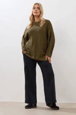 YOURS Curve Pull à Manches Boutonnées Vert Kaki 8 YOURS Curve Pull à Manches Boutonnées Vert Kaki -Evans Boutique 54f6acea a666 4f 280723 B