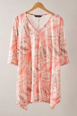 EVANS Curve Pink Tropical Print Hanky Hem Top -Evans Boutique 559ff2be 1aff 4f 615293 P