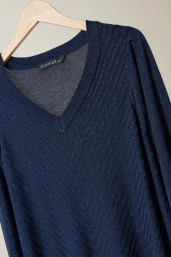 EVANS Curve Navy Blue Metallic Knitted Jumper -Evans Boutique 55a304e6 d81a 48 615662 P1