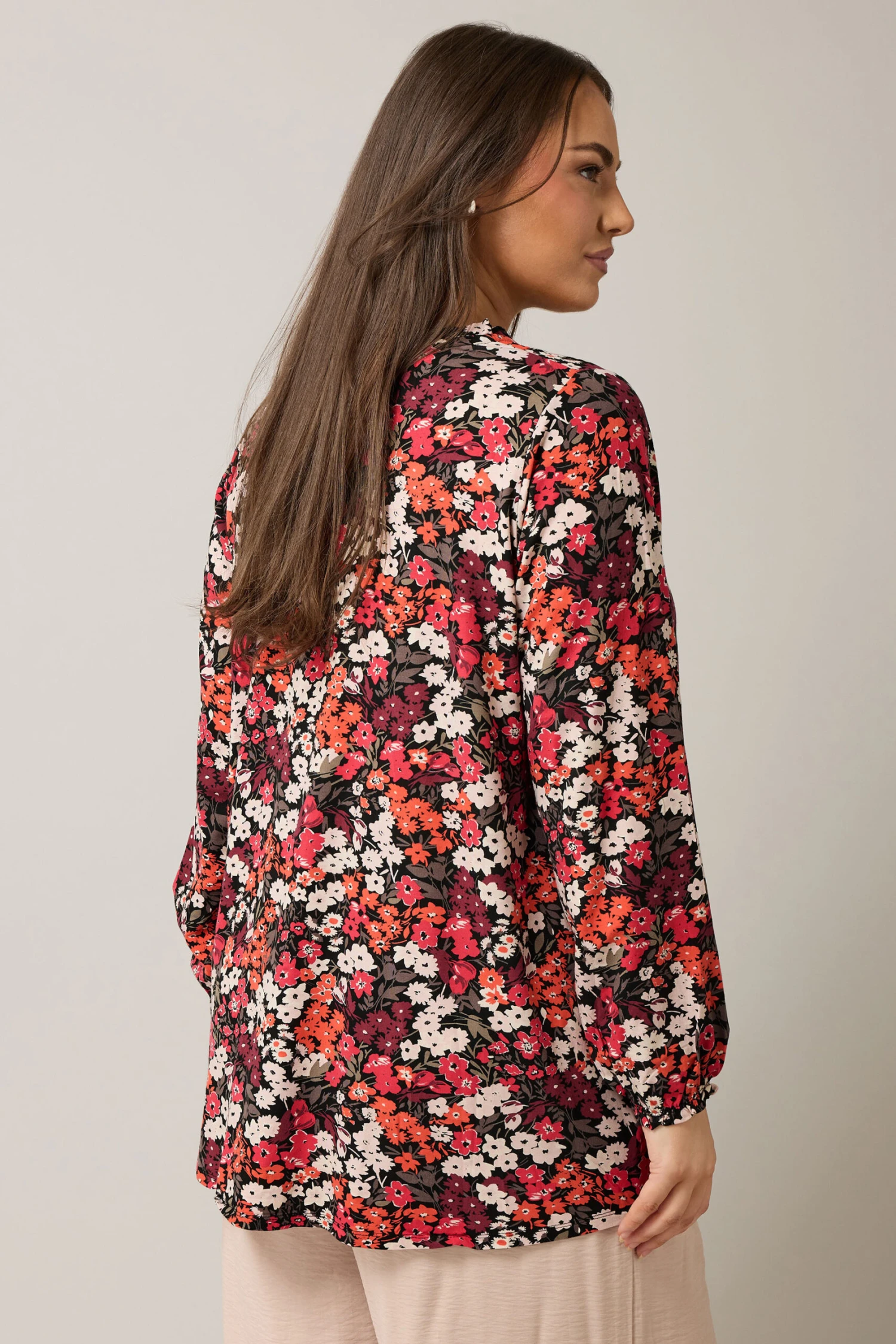 EVANS Curve Orange Ditsy Floral Tie Neck Top 5 EVANS Curve Orange Ditsy Floral Tie Neck Top – Image 3