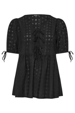 YOURS - Top Noir Broderie Anglaise Peplum Volanté 13 YOURS - Top Noir Broderie Anglaise Peplum Volanté -Evans Boutique 55eab42c 46f0 42 322404 X