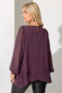 YOURS LONDON Curve Chemisier Violet Foncé à Col En V Superposé 9 YOURS LONDON Curve Chemisier Violet Foncé à Col En V Superposé -Evans Boutique 5606e0b6 6607 40 163286 C