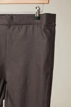 EVANS - Pantalon Marron Effet Cuir Taille Élastique -Evans Boutique 5610812e b85a 40 615784 P1