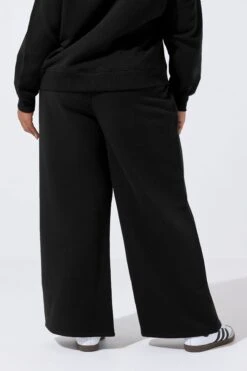 LIMITED COLLECTION Pantalon De Jogging Large à Imprimé Badge Universitaire Noir -Evans Boutique 564e8f86 5a07 4f 216912 C