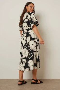 YOURS Curve Robe Mi-longue Texturée Noire à Motif Floral 9 YOURS Curve Robe Mi-longue Texturée Noire à Motif Floral -Evans Boutique 574e4c17 7c5f 44 304069 C