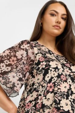 YOURS - Top Noir Floral Plissé En Filet -Evans Boutique 5752094c a0b4 48 321996 D