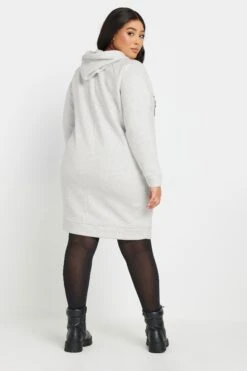 YOURS - Robe-Pull Grise Empiècement Sequins à Capuche 10 YOURS - Robe-Pull Grise Empiècement Sequins à Capuche -Evans Boutique 57966141 c799 47 303805 C