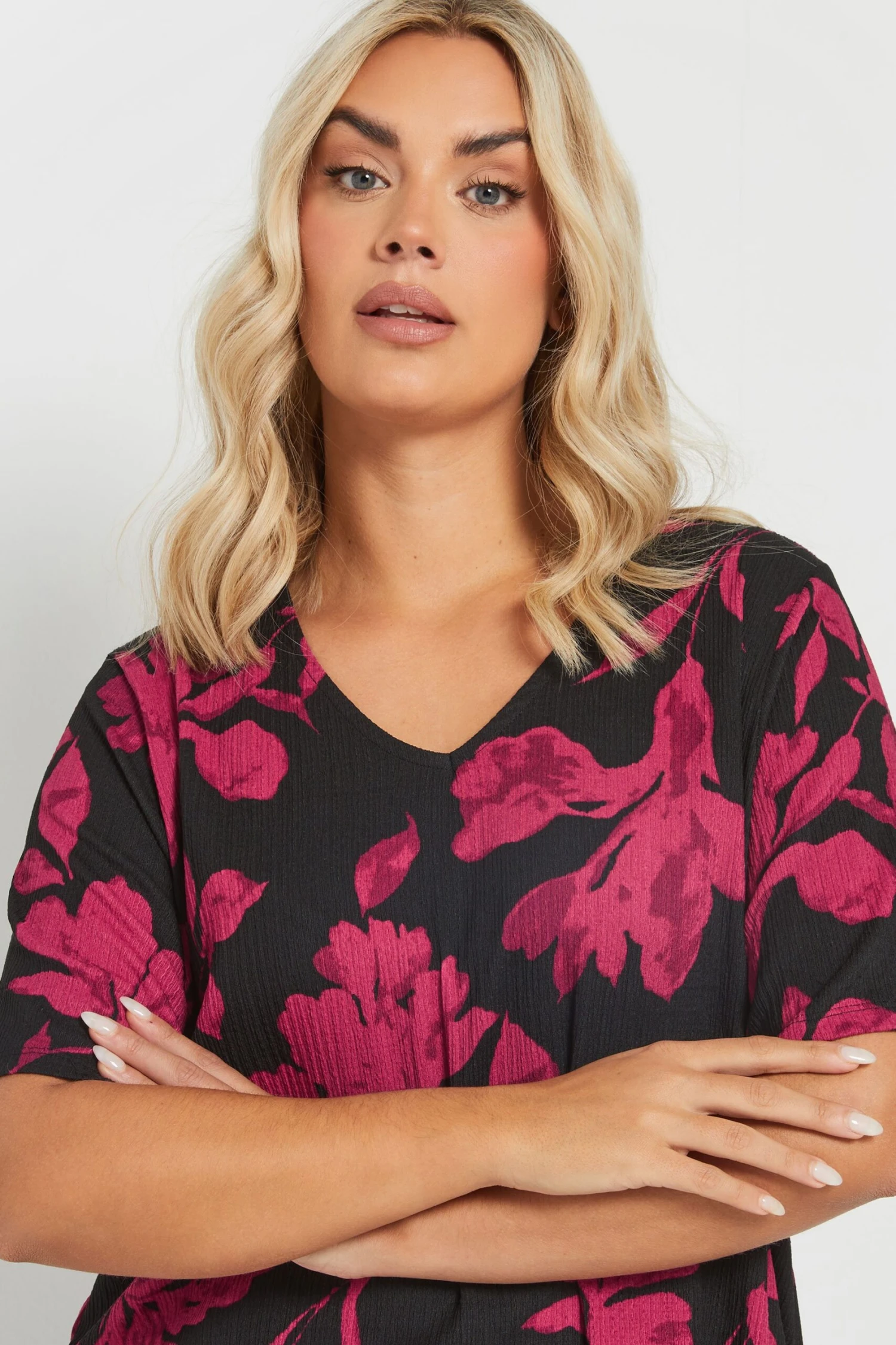 YOURS - Top Rouge & Noir Floral Texturé Manches Courtes 6 YOURS - Top Rouge & Noir Floral Texturé Manches Courtes – Image 4