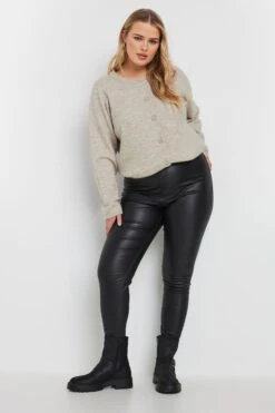 YOURS - Cardigan Beige Design Boutonné Manches Longues 10 YOURS - Cardigan Beige Design Boutonné Manches Longues -Evans Boutique 57dcd3cc 0aad 49 280319 B