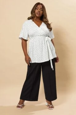 YOURS - Top Blanc Volanté Cache-Coeur à Pois 10 YOURS - Top Blanc Volanté Cache-Coeur à Pois -Evans Boutique 580b5f05 d247 41 304161 C